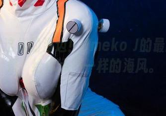 没见过这样的海边！Umeko J的最新cos秀，给你点不一样的海风。